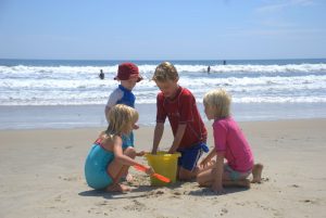 kids-on-family-beach-vacation-2-1246834-300x201